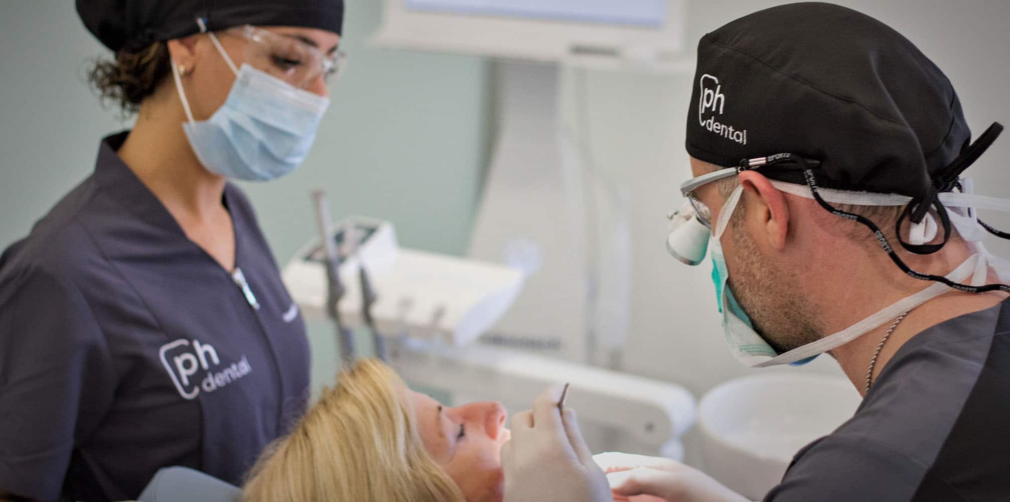 Tratamiento de urgencia en clínica dental